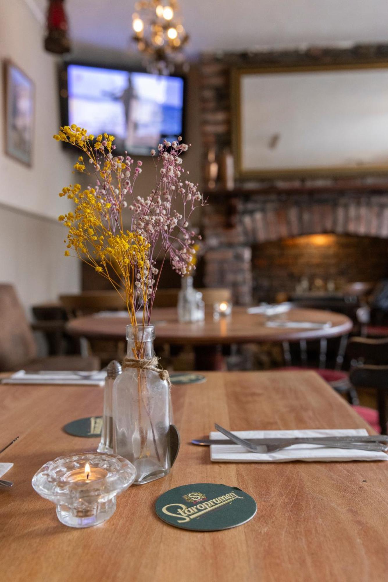 The Bear Inn Llantrisant  Exteriér fotografie