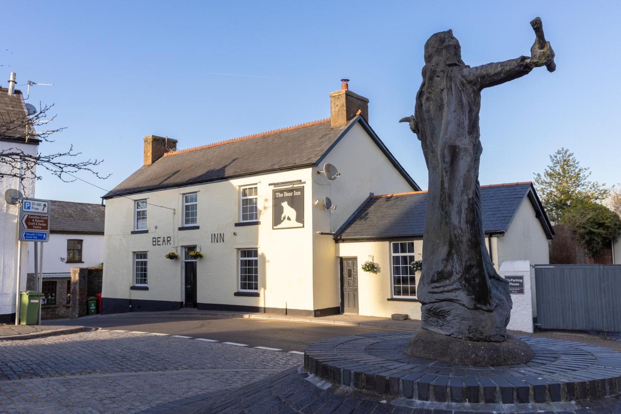 The Bear Inn Llantrisant  Exteriér fotografie